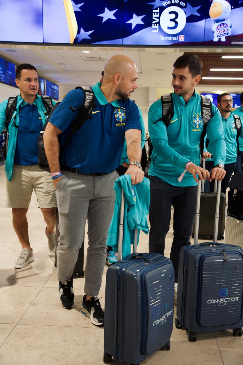 Em viagem internacional com a CBF, ao lado do time da MLS.